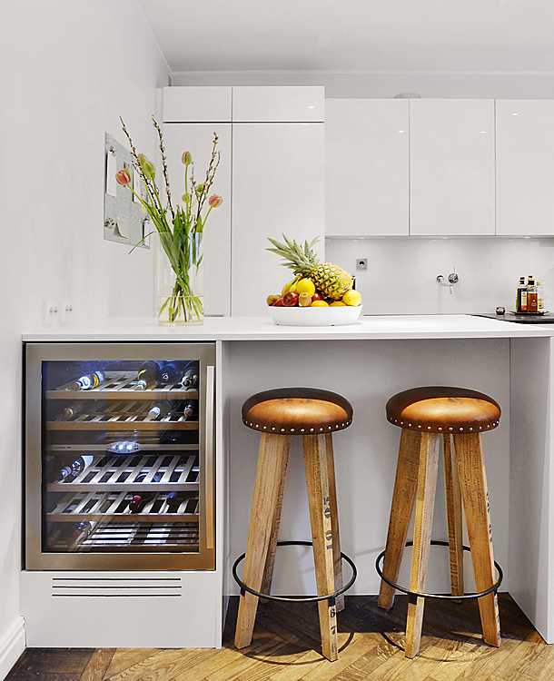 HOME BAR INTERIOR